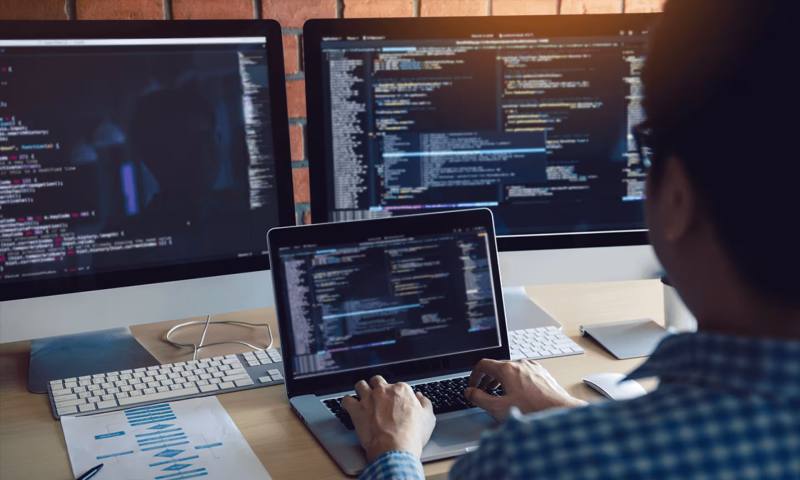 数据科学选型:R与Python如何赋能江阴市网站建设?